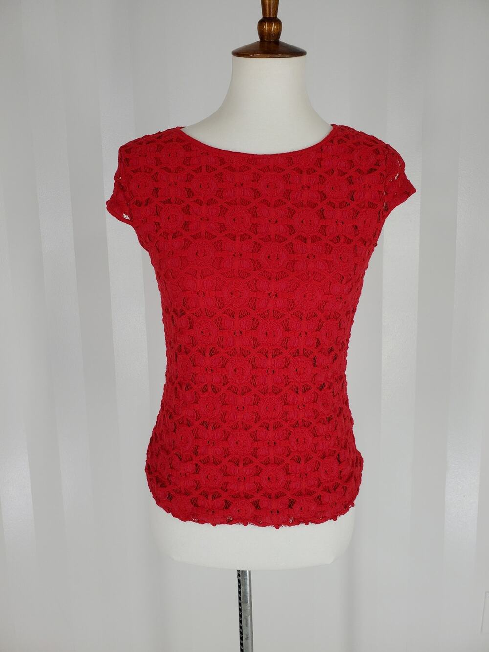 Studio M Red Floral Crochet Lace Short Sleeve Romantic Top Sz M